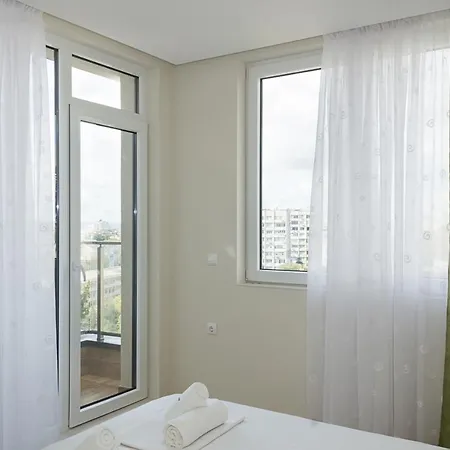 Brand New Modern 1bd Flat In Chayka With Parking * ヴァルナ